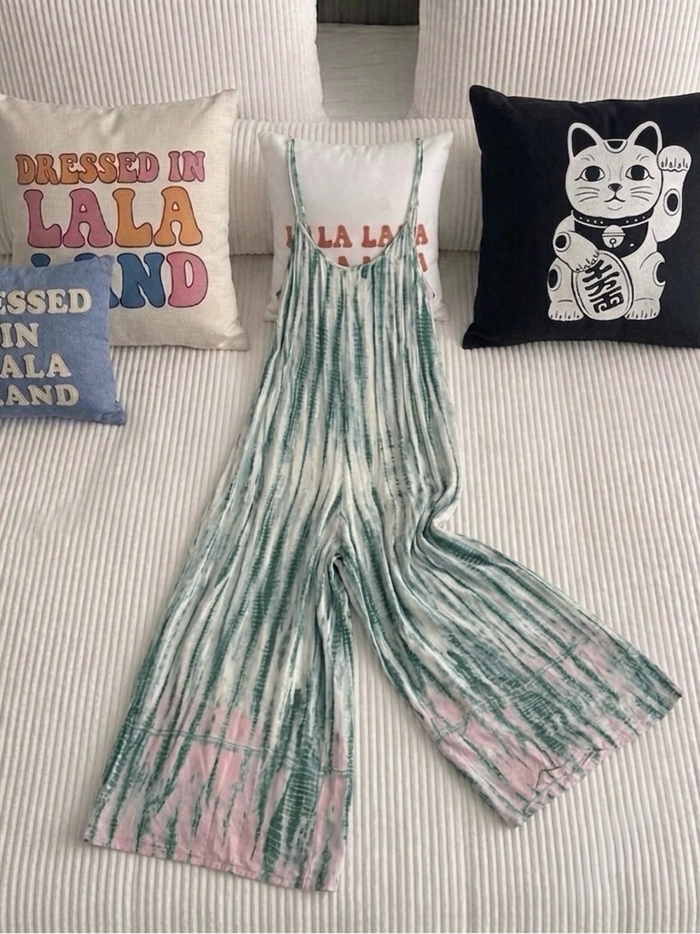 Dressed in LALA Maui Babe Tie Dye Slouchy Jumper Large OG 2021